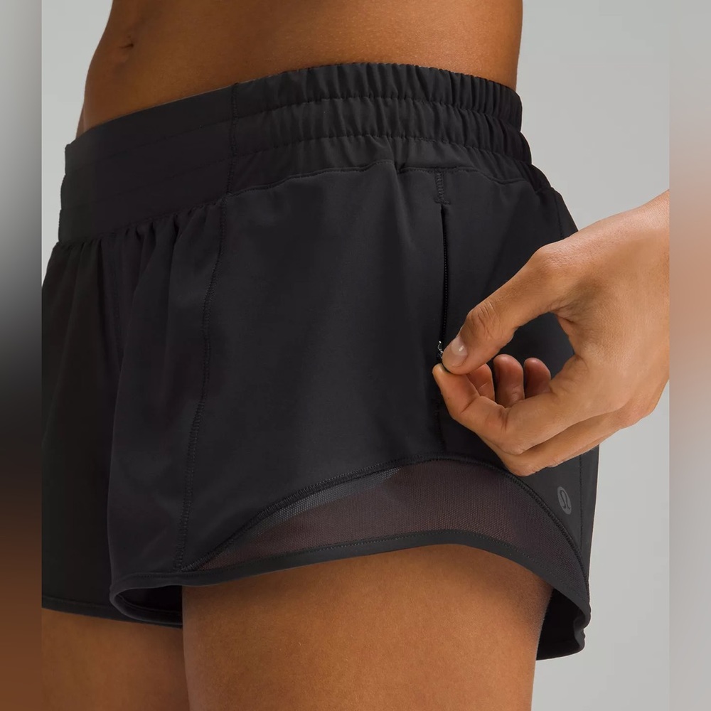 Lululemon Hotty Hot Low-Rise Lined Short 2.5”